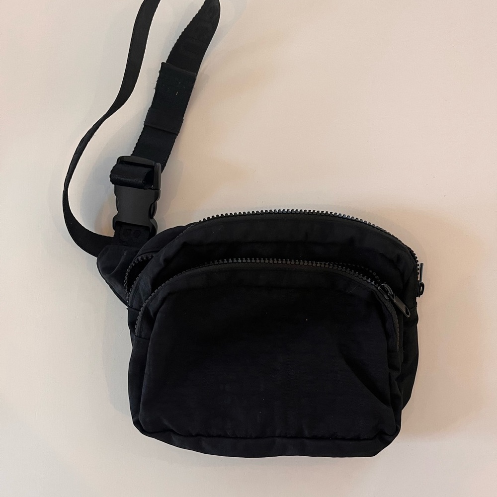 BAGGU Fanny Pack in Black